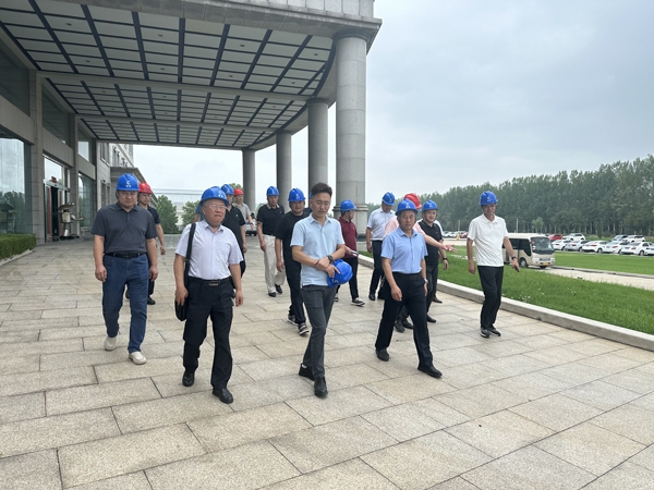 泰安同科液壓陪同泰山機械商會領導及會員企業(yè)參觀學習上市公司晉億螺絲