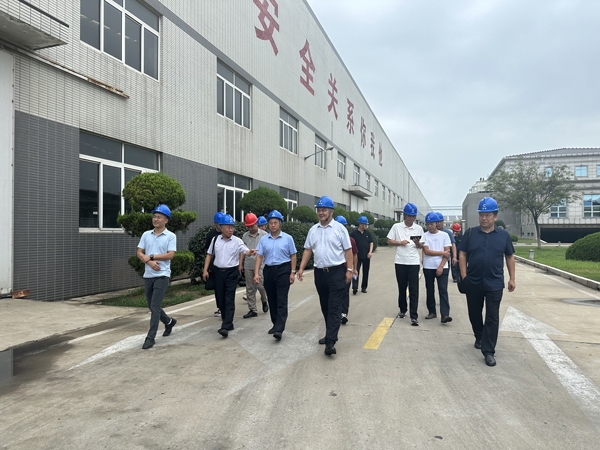 泰安同科液壓陪同泰山機械商會領導及會員企業(yè)參觀學習上市公司晉億螺絲