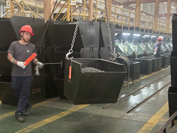 泰安同科液壓陪同泰山機械商會領導及會員企業(yè)參觀學習上市公司晉億螺絲